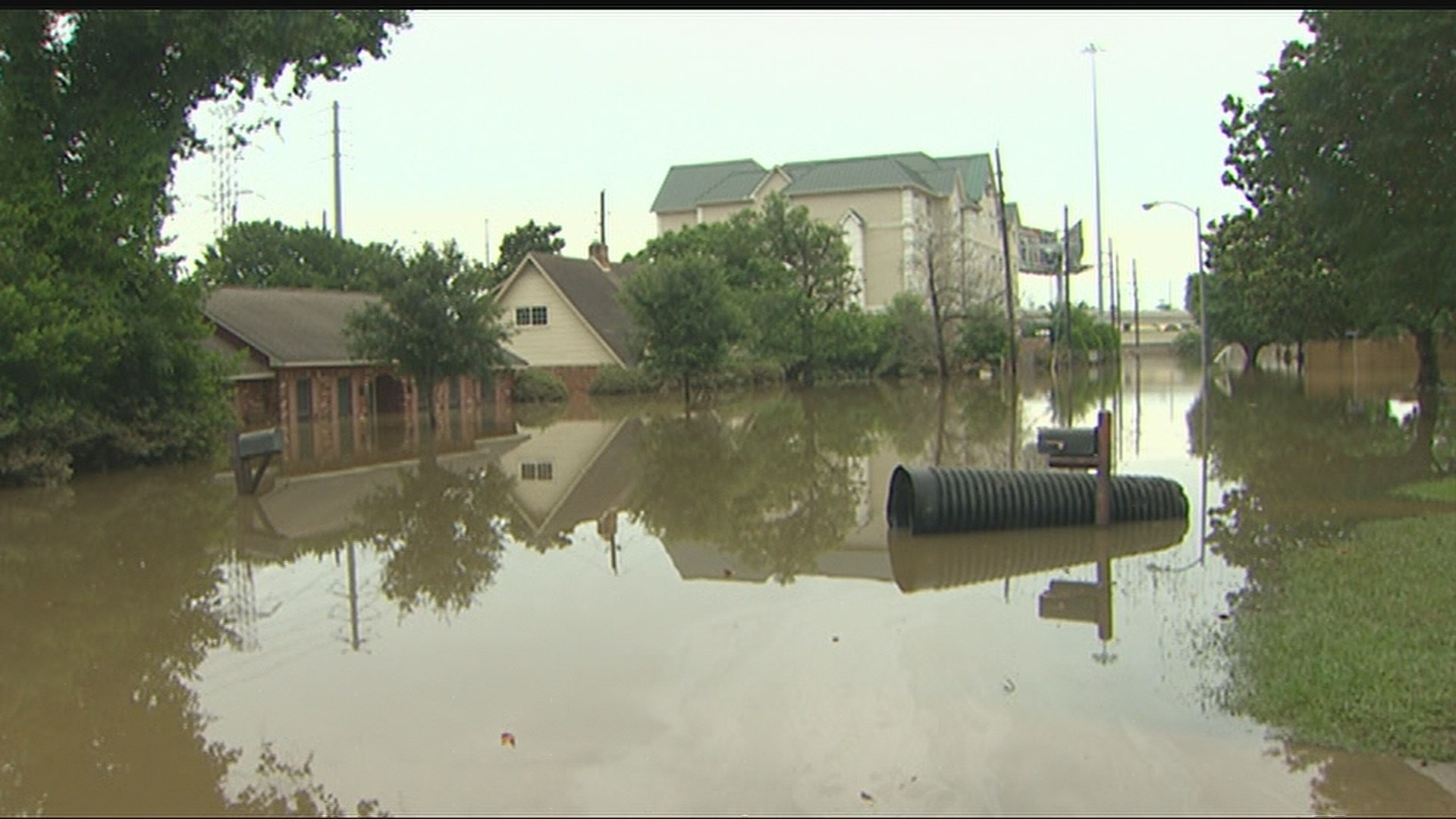 Flooding on the San Jacinto in Kingwood rises to Major Flood Stage